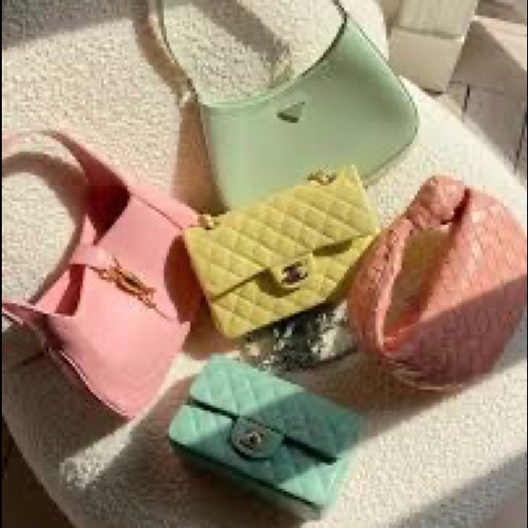 Meet your Posher, Sarah - Picture 1 of 1